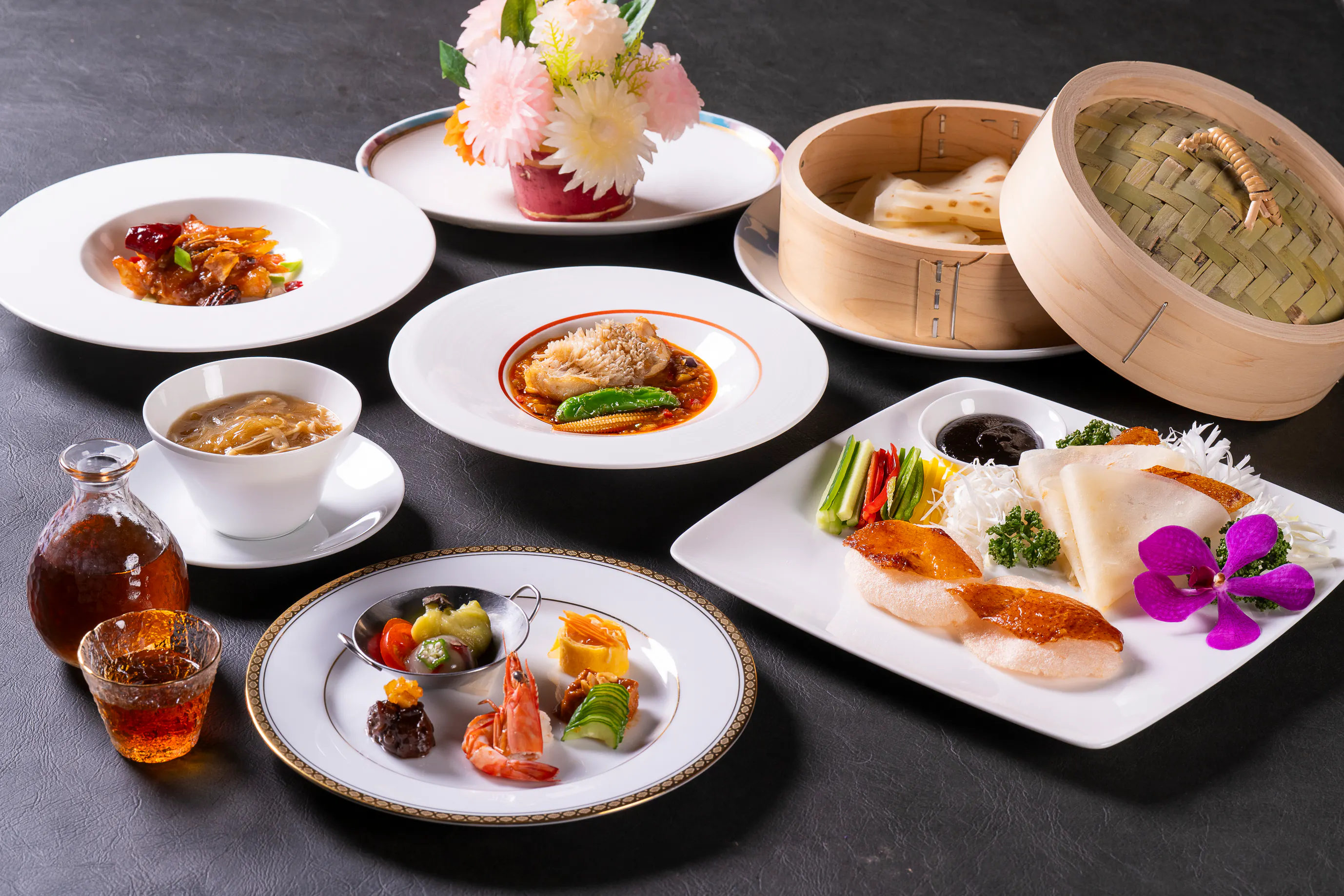 【期間限定】◇享受時令食材的全8道佳餚◇ 烤鴨膳（カオヤゼン）