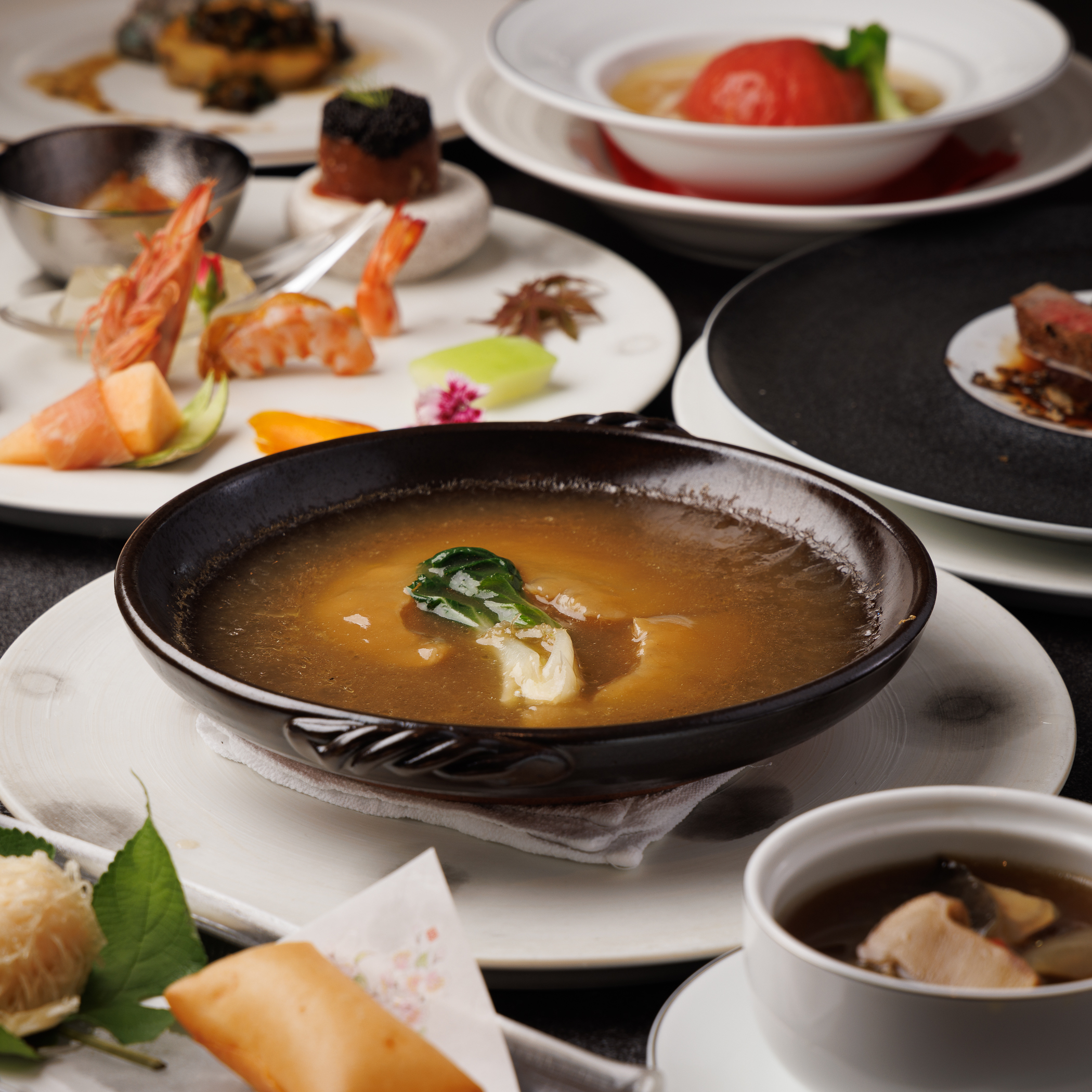 名物の魚翅姿燴和使用當季食材的20道菜套餐
