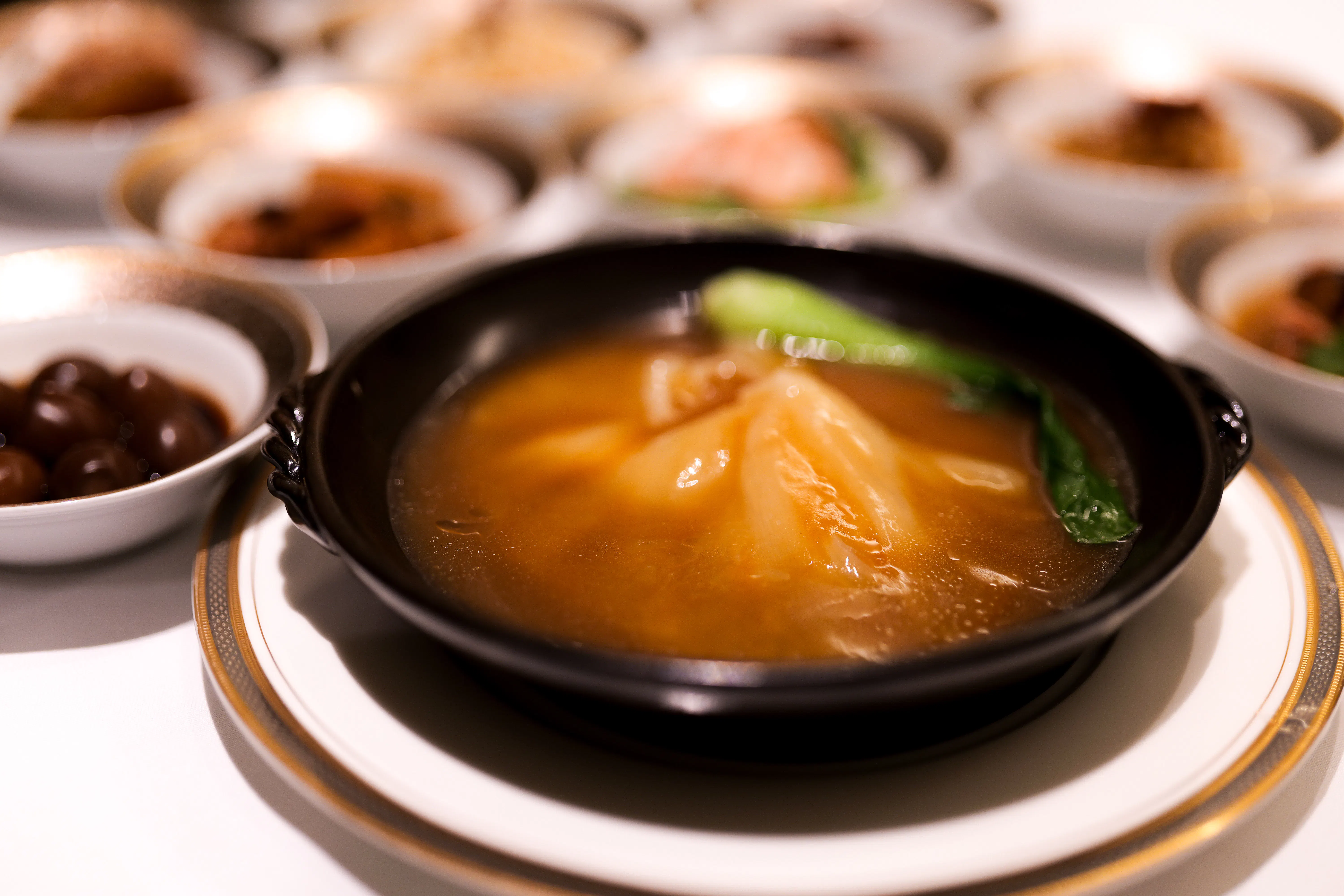 【五福】鮑魚姿燉（胸鰭）+ 米飯 + 可選 10 種小碟 最新「鮑魚定食風格」