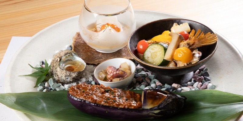 【花穂会席】全８品　先附けや椀物、お造り、メインなど旬の食材を取り入れた逸品