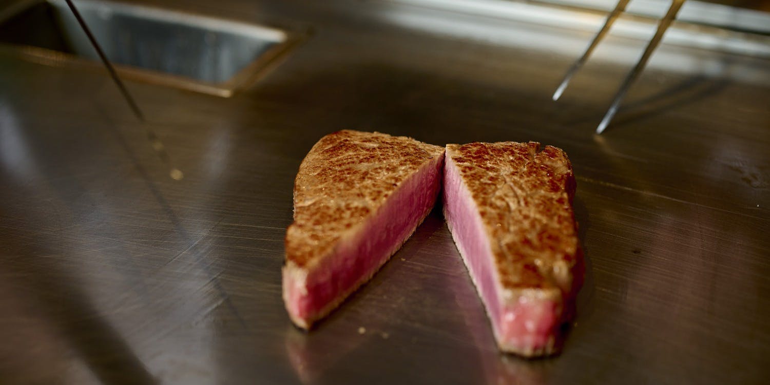 Lunch Course – Your Choice of Steak! We offer the finest meat dishes with the same quality as dinner. You can choose your preferred cut of steak when making a reservation.