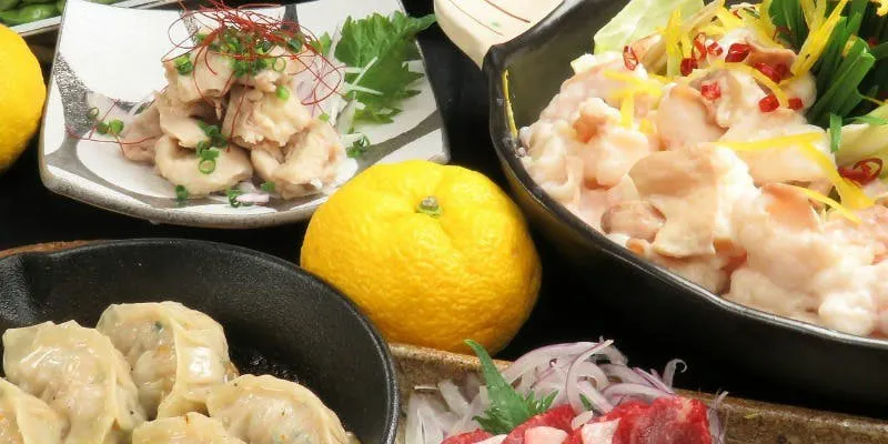【選べるもつ鍋と馬刺し】初めての方におすすめ!もつ鍋と馬刺し3種盛など8品。4300円※2名様~