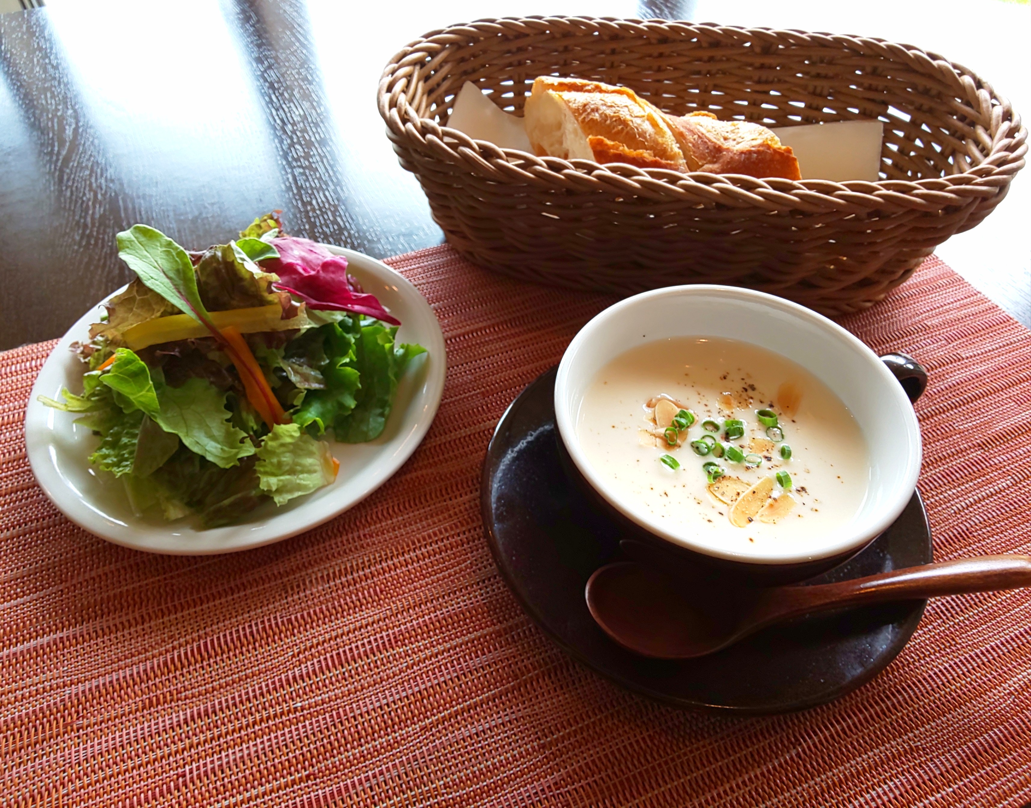 午餐 A 套餐 ＋ 三种甜点拼盘