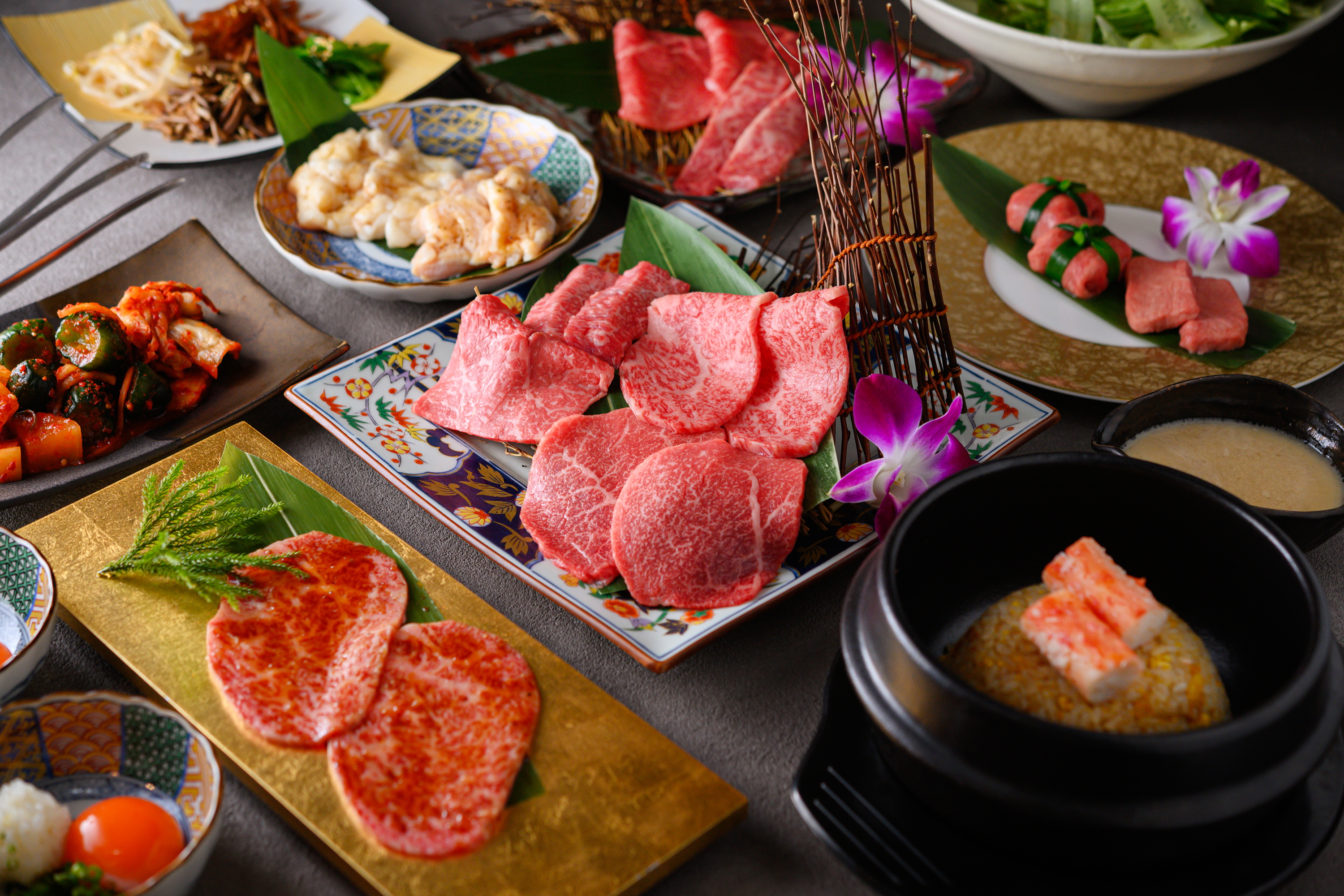 名物「艶たん結び」と「サーロインの焼きすき」多彩な部位を堪能する贅沢コース！【天】