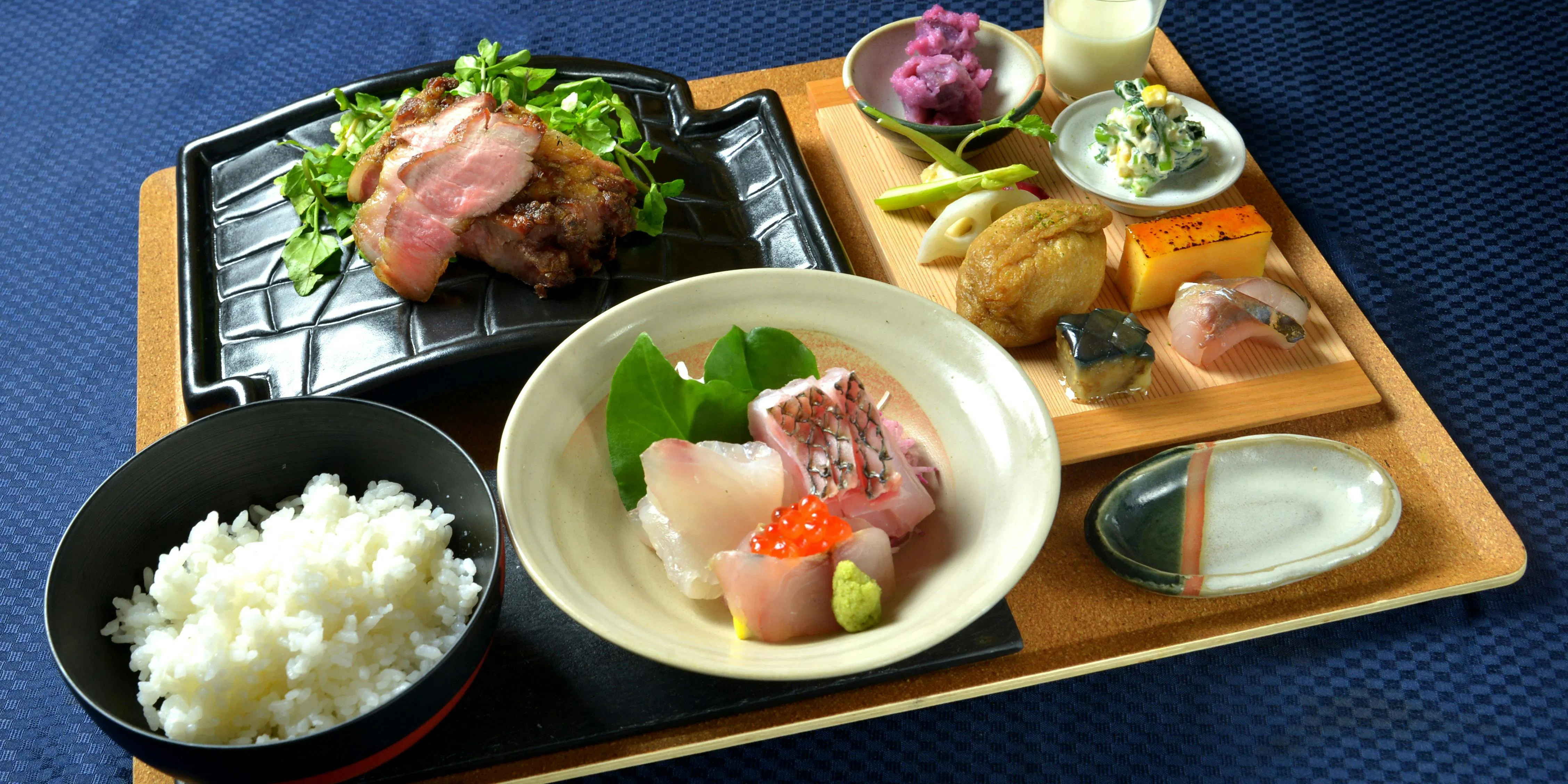 【昼御膳】本日の牛肉瓦焼き ～彩り八寸とコシヒカリ白飯で～