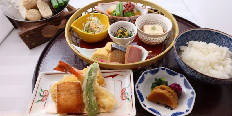 おすすめランチ「花籠御膳」