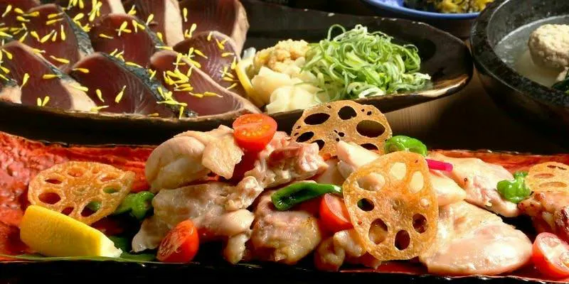 12月【彩りコース】藁焼きカツオ、若鶏の塩麹焼き等9品　※土日限定
