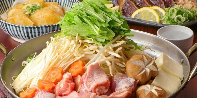 전골【연회 코스】닭고기 소금 샹쩌 전골 × 짚불구이 등 총 8가지 요리