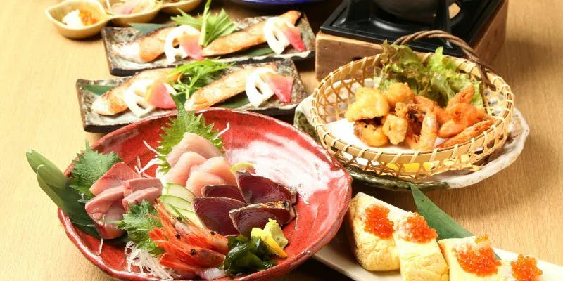 【奢華套餐】鮮魚生魚片三種、西京味噌烤鮭魚、扇貝釜飯等共9道料理