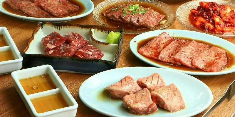 생 탄・특상 로스・대형 고기 초밥을 호화롭게 맛보다. 대중 야키니쿠 극상 코스