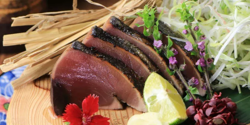 Sunday to Thursday only! All-you-can-eat our specialty straw-seared bonito + 2-hour all-you-can-drink with draft beer