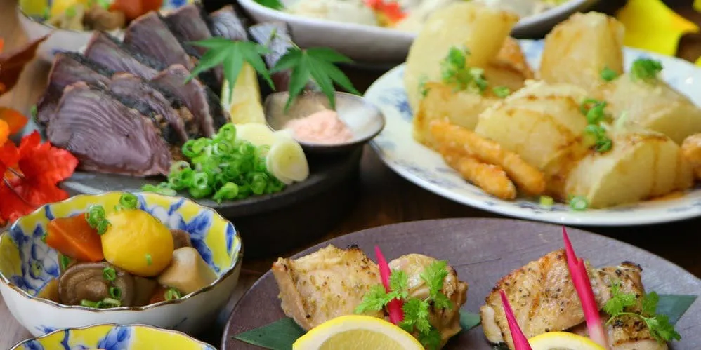 [Arita Course] Featuring 10 dishes including straw-grilled bonito and Kinokuni mikan chicken.