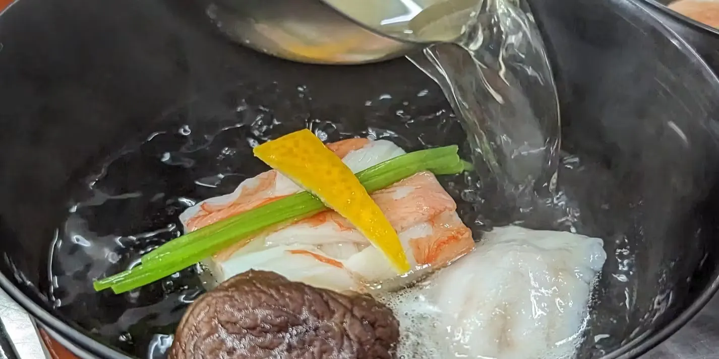 At the end of each month, we offer bento boxes prepared with seasonal ingredients. Savor exquisite seasonal delicacies.