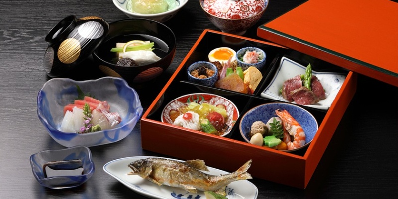 Shokado (Hana) is popular for lunch. Delight in the vibrantly colorful dishes unique to Bento.