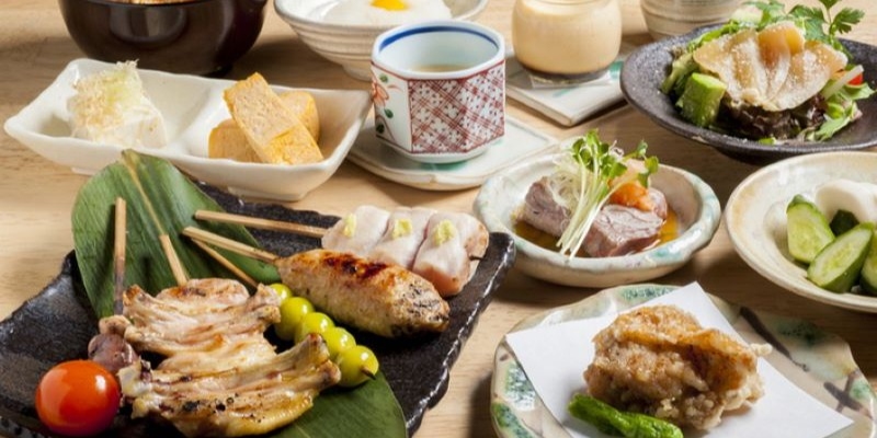 雅套餐 精選五串、推薦特選雞肉唐揚、蒸雞沙拉、雞肉前菜、茶碗蒸、可選擇的收尾等