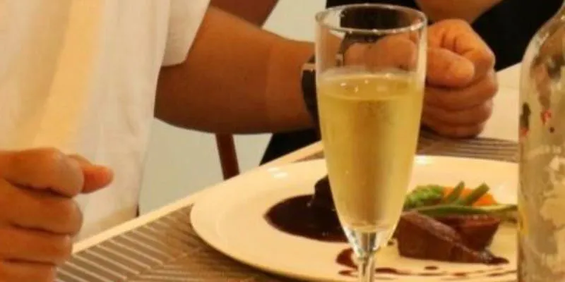 【ペアディナー】乾杯ドリンク　アミューズ、前菜、温前菜、お魚、お肉、デザート、パン