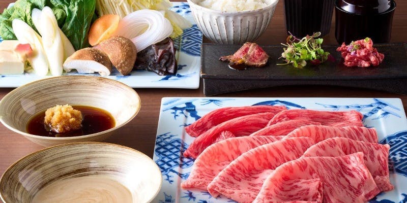 Shabu-shabu: The rich flavor of premium Omi beef spreads in your mouth. ~Two types of platter: Loin and Lean~