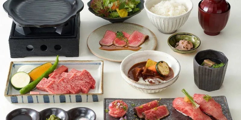 Kutsurogi Premium Set - Indulge in Top-Grade Meat with Beef Soup, Steak, Beef Toro Sushi, and Charcoal-Grilled Delicacies -