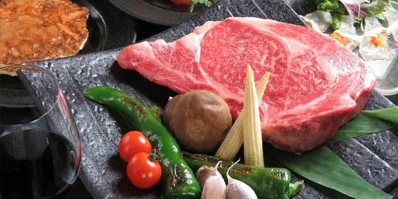【神戸牛コース】神戸牛ステーキに加え焼き野菜や名物チーズ焼など全6品を堪能するプラン