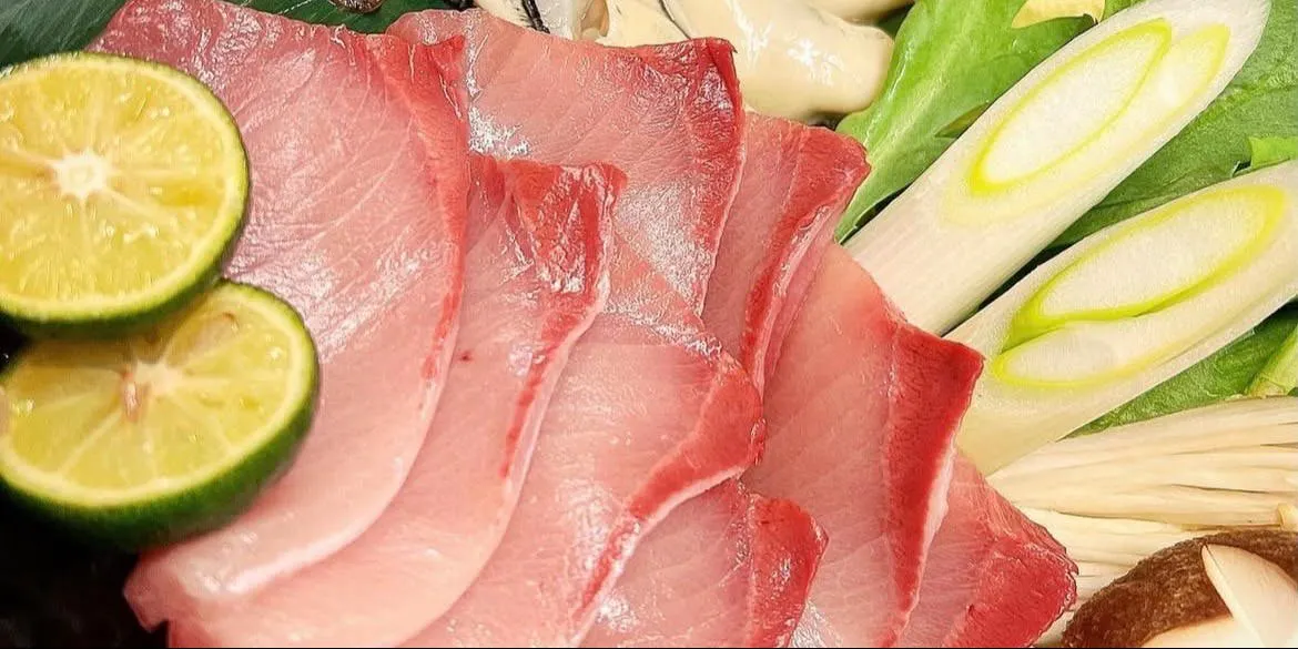 【附上生魚片拼盤】羅臼或冰見天然鰤魚涮涮鍋套餐
