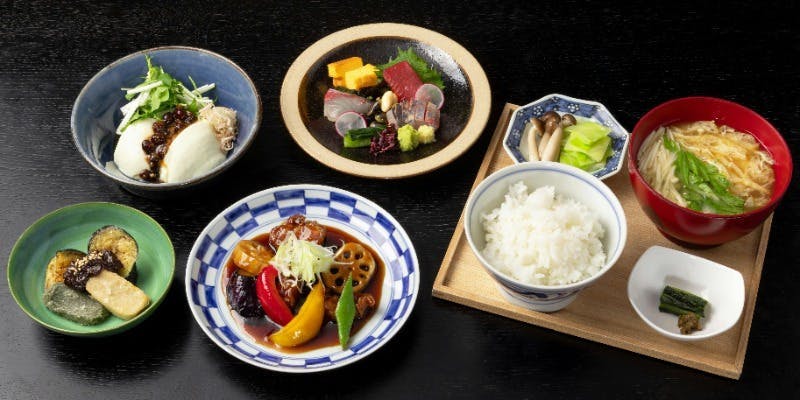 【ダイ닝】～런치 코스～인기 메인 요리를 선택할 수 있는 총 6가지 요리