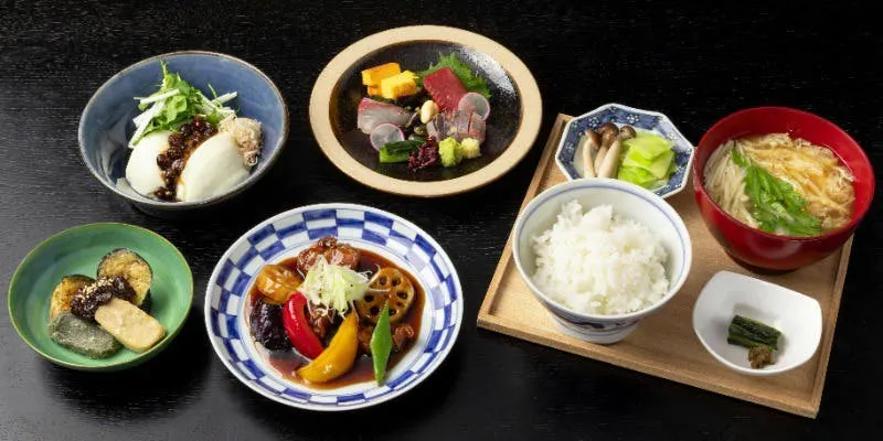 【ダイニング】~午餐套餐~可选择人气主菜的全6道菜品
