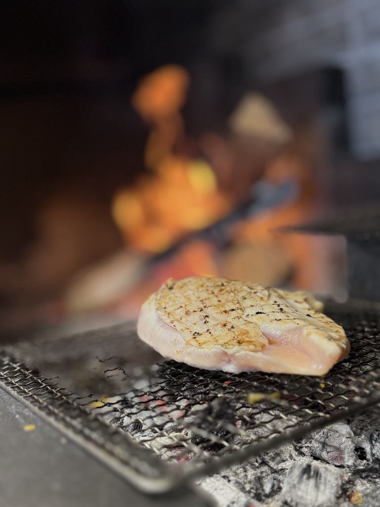 [Grilled by Firewood Experience Plan] Includes one choice of drink, including alcohol! A selection of appetizers and woodfire-cooked hamburger.