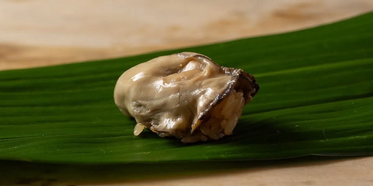 【奢華套餐】符合季節的小菜3道，享受15貫壽司的套餐