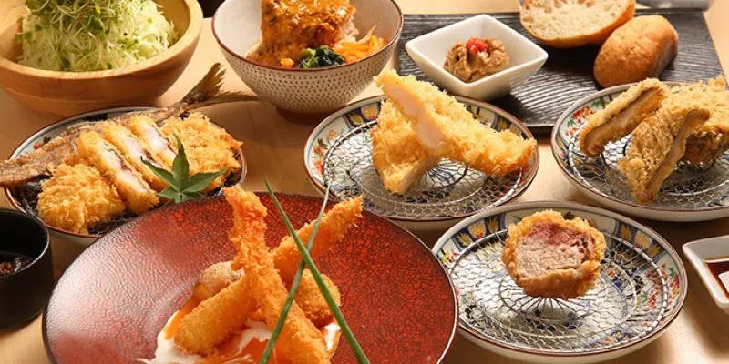 お肉をはじめ季節のお野菜や魚介のフライなど、先付けから逸品、デザートまで楽しめるプラン