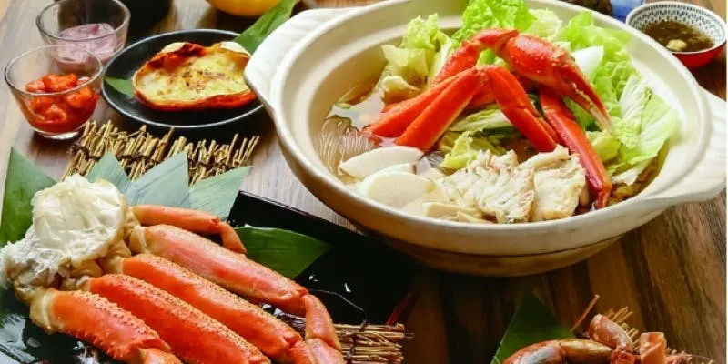 【雪蟹套餐】包含雪蟹1肩和螃蟹火鍋等共12道菜品