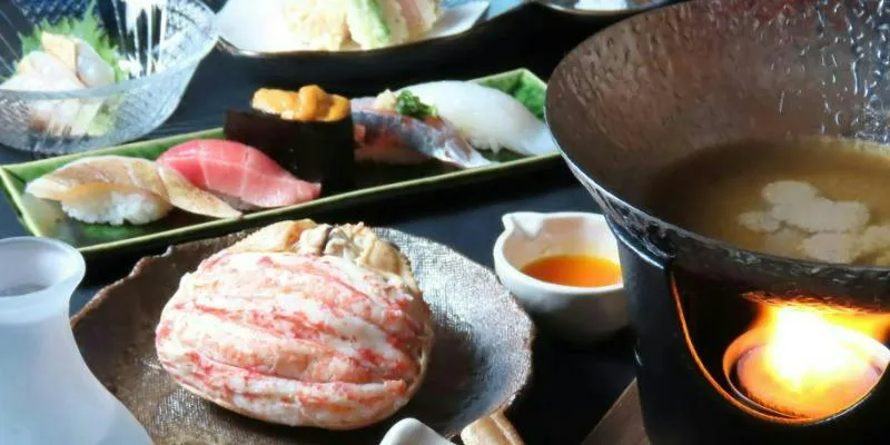 旬のズワイガニを堪能!鮨と蟹の「蟹しゃぶコース」