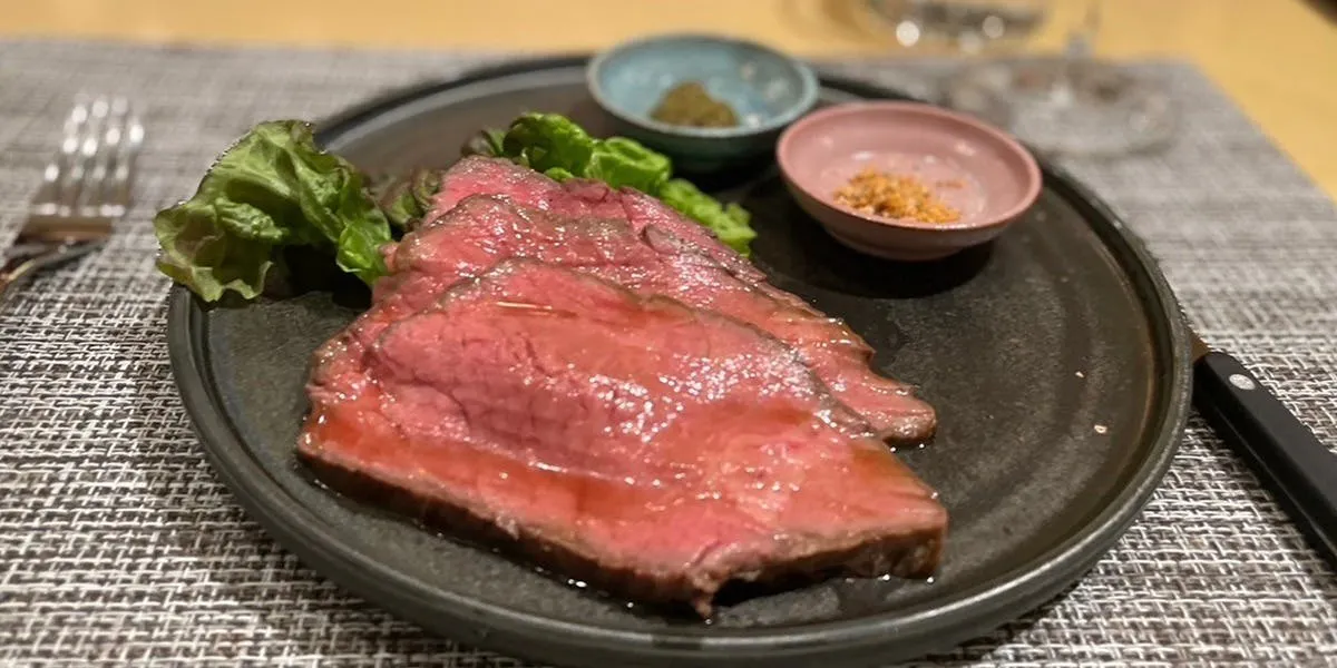 【Menu cos】밑반찬 모둠과 2종류의 고기를 즐길 수 있는 균형 잡힌 코스.
