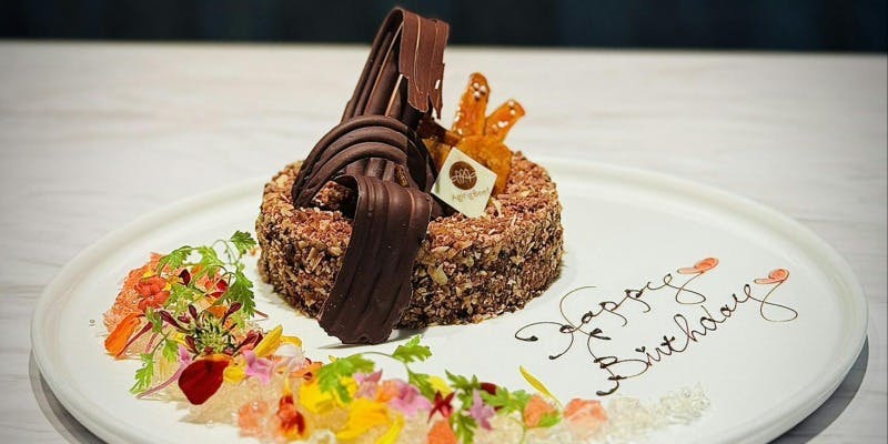 【煌】ホールケーキ＋タンや上赤身・特選ロース焼きすきの食べ比べなど11品