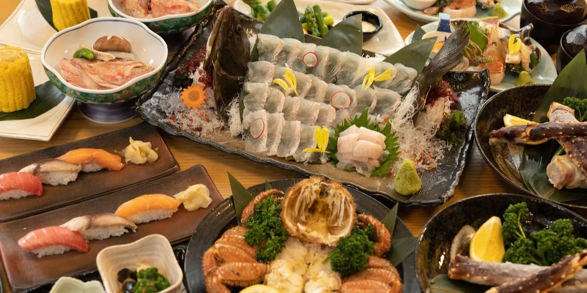【北海道奢華套餐】(全10道)以「現煮毛蟹」與「活比目魚整魚生魚片」為招牌的套餐