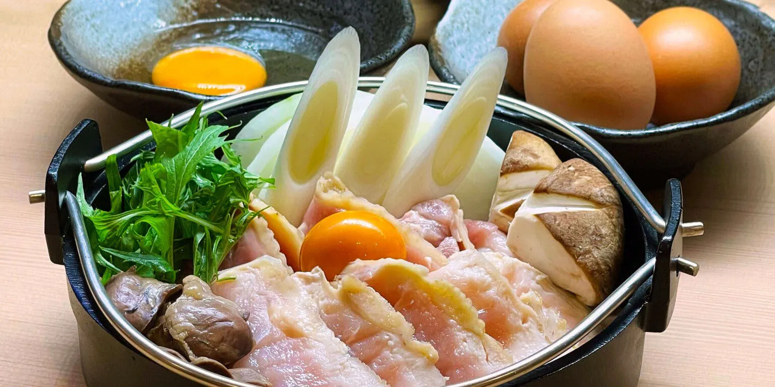 附有甲州食材和无限畅饮的,特别推荐的【とりほまれ】鸡肉寿喜锅套餐