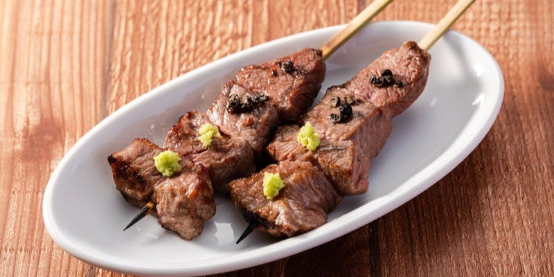 忘新年会・和牛串ガブリ贅沢コース　10品【２.5H飲み放題】厳選串焼き選べる3本、和牛串、トリュフ大根、生ビール、スパークリングワインも飲み放題！これは贅沢大満足プラン！外国のお客様からもご好評です。