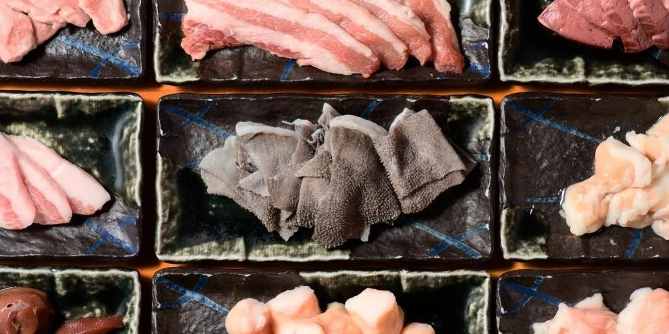 【Shin-chan套餐】尽享当日推荐和牛、7秒上罗氏、黑暗拼盘内脏等,共10道菜品。