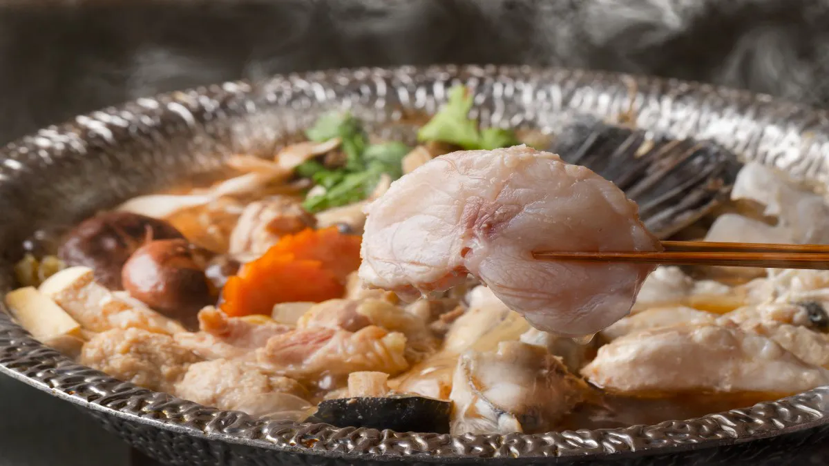 おまかせ焼鳥4本ととらふぐと国産鶏のとりてっちり寄せ鍋など12品