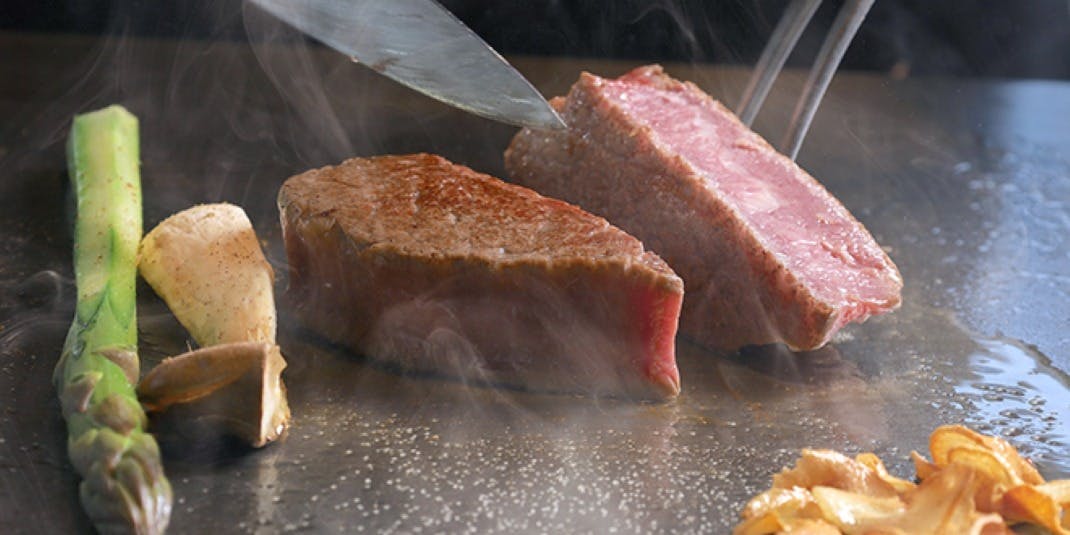【特選コース　和牛ロースの焼きしゃぶや鉄板すき焼きを味わう贅沢なプラン】