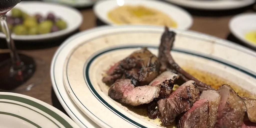 【国産ウイスキー.ジン.ワイン2時間飲放題付】和牛炭焼きステーキと鹿児島黒豚をメインで! 肉バルコース