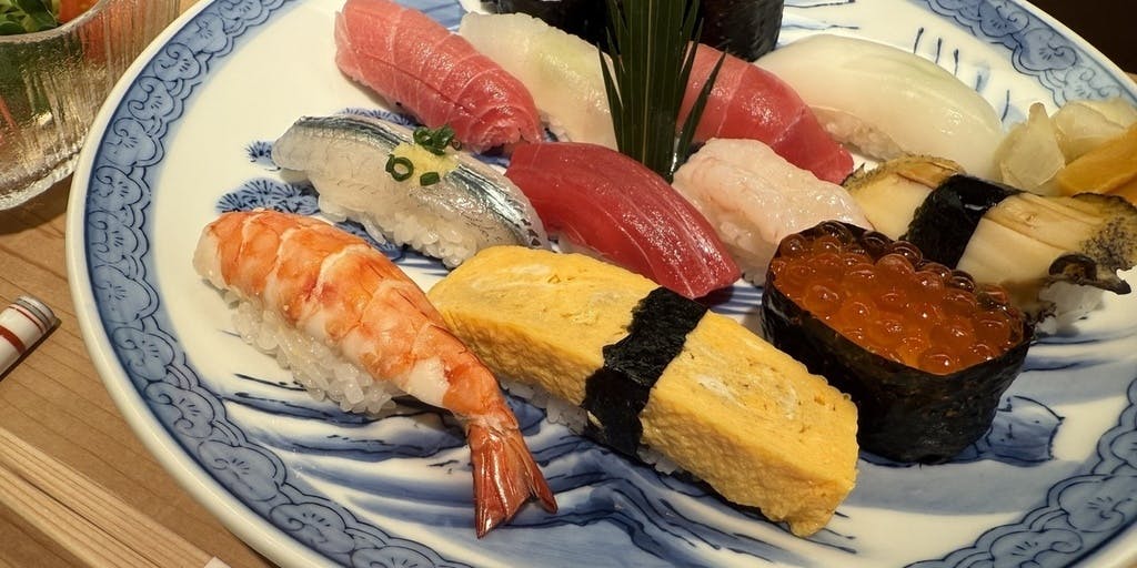 【夜握り寿しコース】華　先付・握り寿し（10貫・巻物1本）・お味噌汁・フルーツ