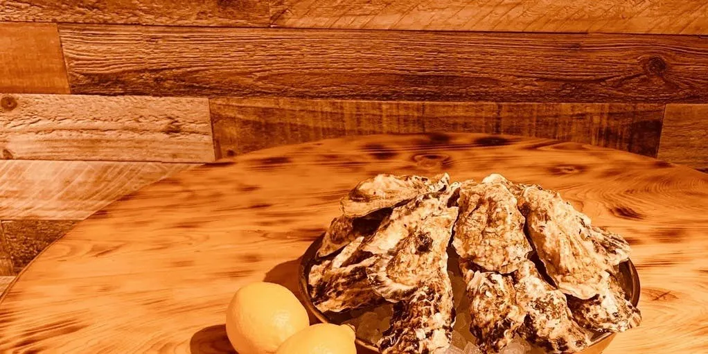 Casual Oyster Tasting Course: 8 Dishes