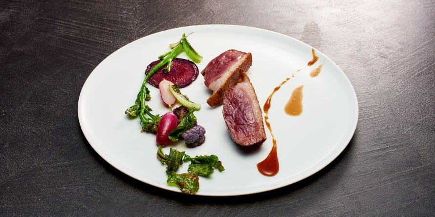 HIRU【LUNCH COURSE】肉类天堂、本日特色肉类、餐后饮料等 共3道菜品
