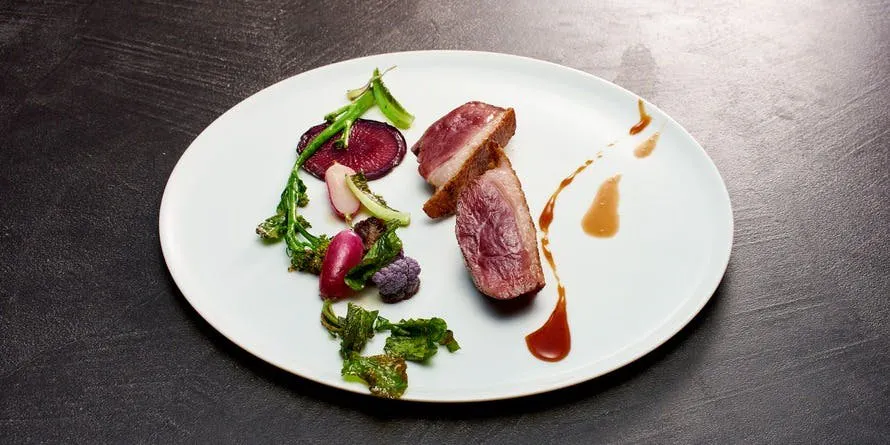 HIRU【LUNCH COURSE】お肉のパラディー、本日のお肉、食後のドリンクなど 全3品