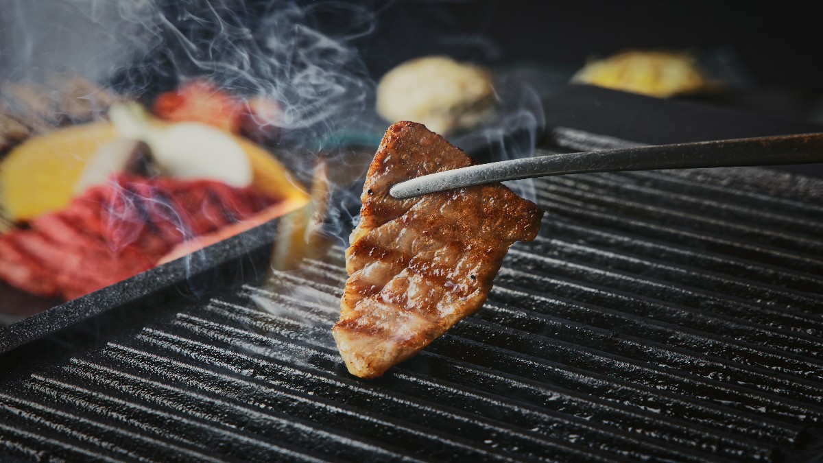 [Lunch Only] A5 Wagyu Carefully Selected Three-Cut Course – Lean Cut, Rare Cut, Domestic Cheek Meat + 1 Drink