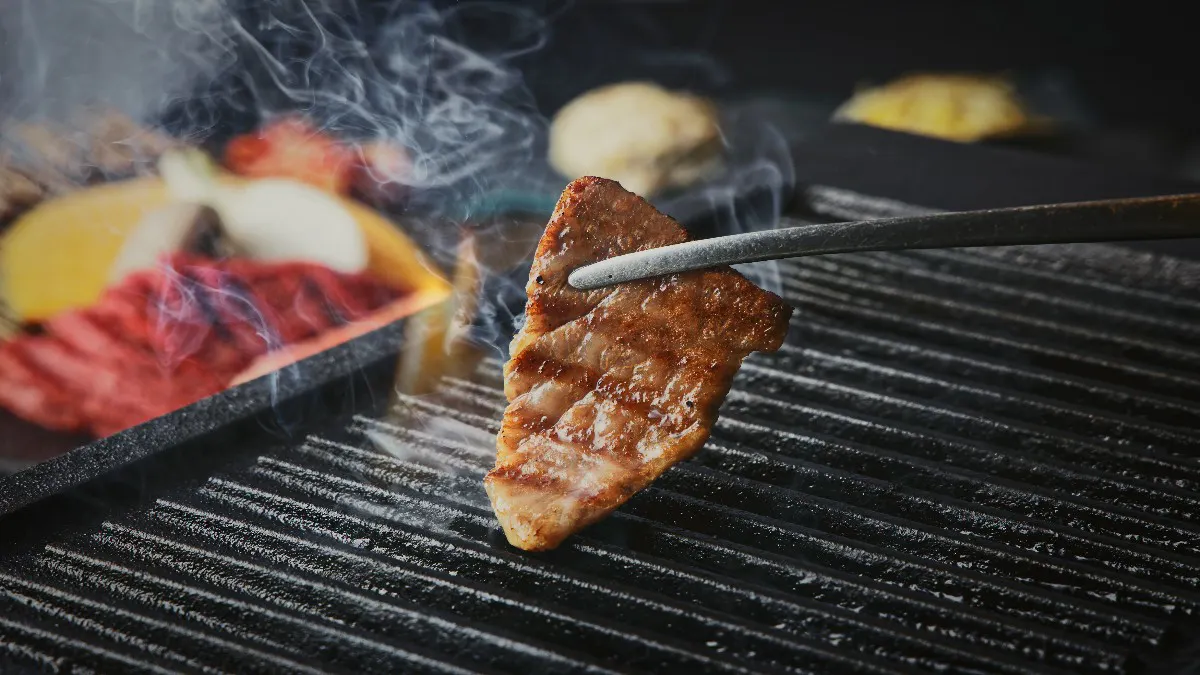 [Lunch Only] A5 Wagyu Carefully Selected Three-Cut Course – Lean Cut, Rare Cut, Domestic Cheek Meat + 1 Drink