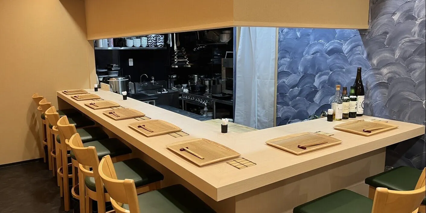 [Seasonal Sushi Kaiseki] Indulge in the luxury of enjoying a monthly menu adorned with seasonal ingredients and 8 pieces of expertly crafted sushi by our skilled chefs.