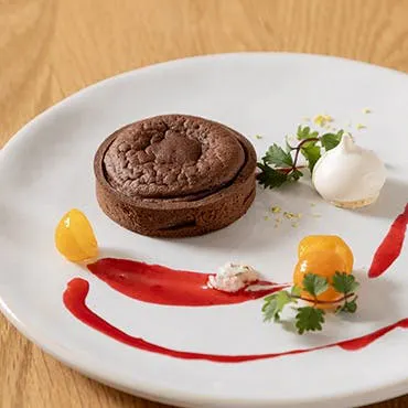 【Dinner Course】Amuse, appetizer, hot appetizer, fish and meat dishes, and more, total of 7 items.