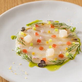 [Special Dinner Course] Amuse-bouche, appetizer, hot dish, fish and meat dishes, dessert, and more, totaling 7 items.