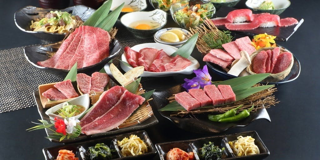 神户牛与黑毛和牛15道菜的至福套餐
